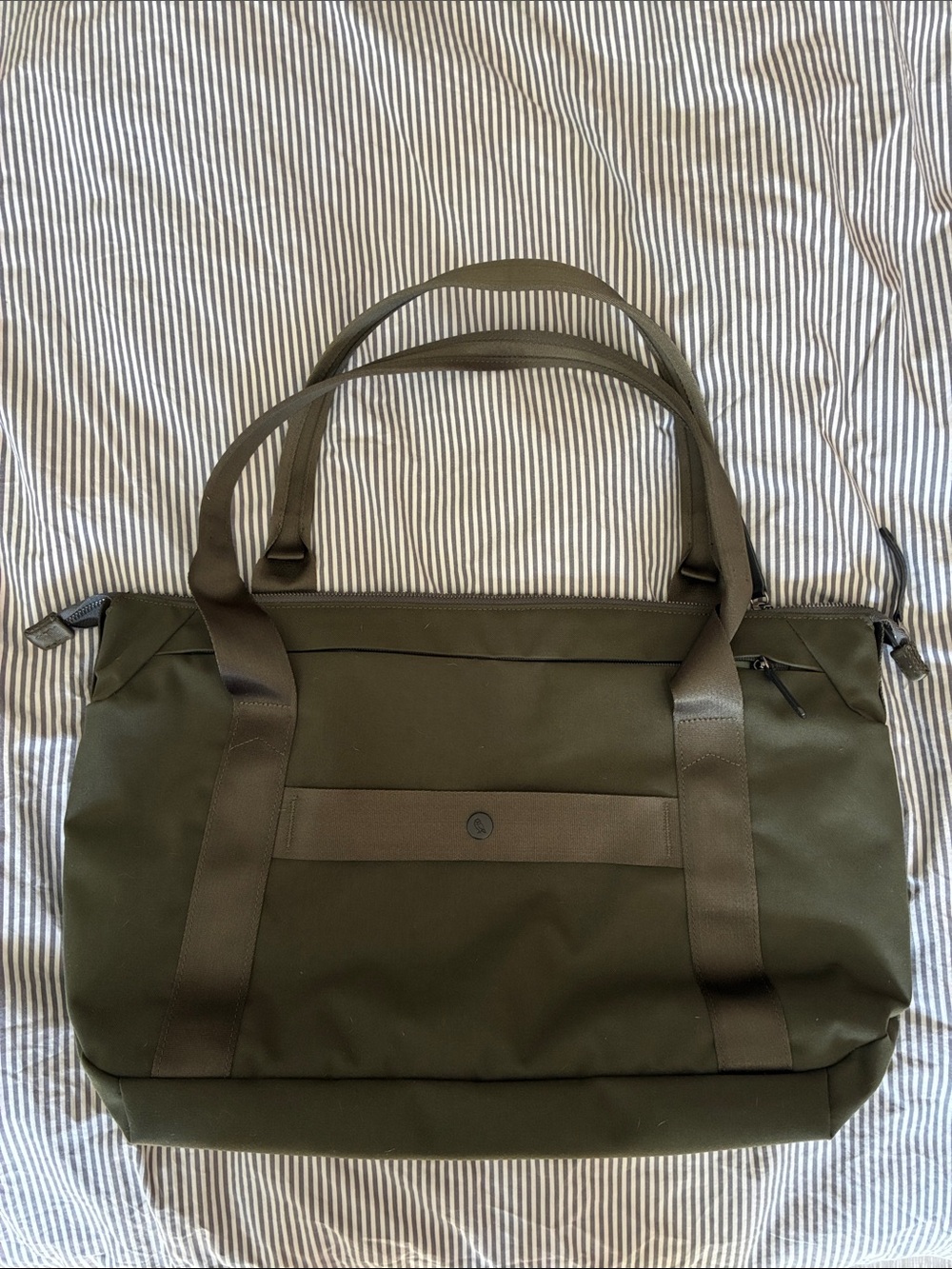 Bellroy Classic Tote in Olive - Picture 11 of 13